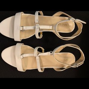 Nine West White Strappy Kitten Heel Sandals sz 9